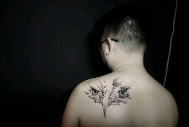 鹰纹身图片_肩部水墨原创纹身图案