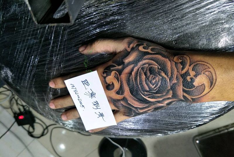 酸爽的手背纹身图片