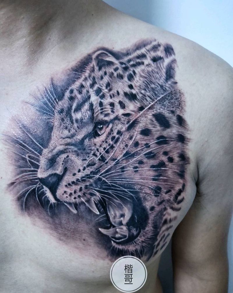 豹子纹身图片_胸部欧美写实纹身图案