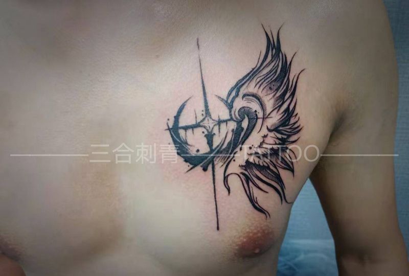 翅膀纹身图片_胸部纹身图案