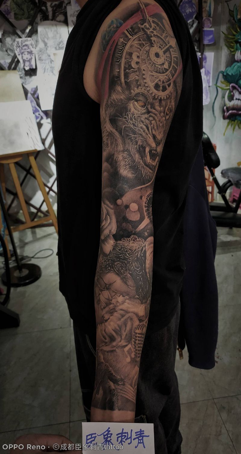 欧美花臂纹身图片_手臂欧美写实狮子泰坦纹身图案