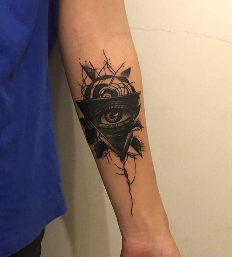 眼纹身图片_腰部背部欧美写实新传统纹身图案