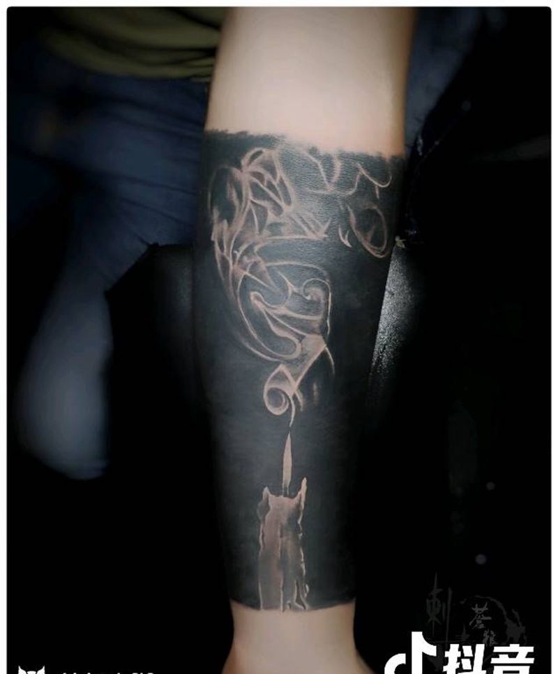 蜡烛纹身图片_手部纹身图案