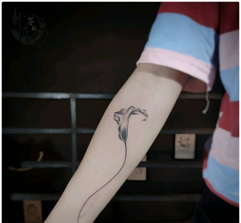 小花儿纹身图片_手部纹身图案