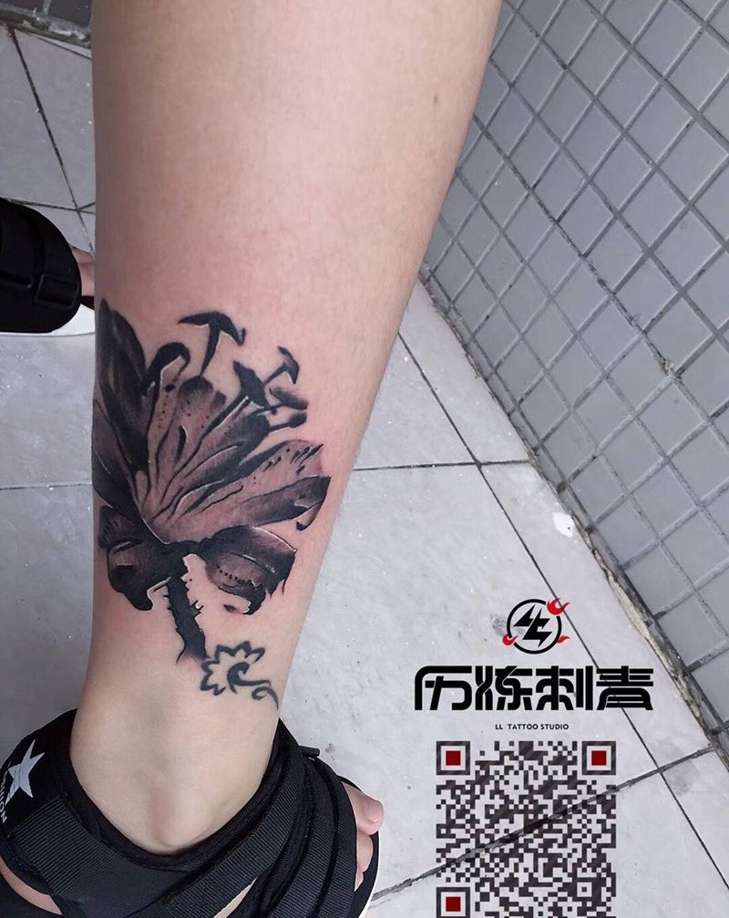 水墨百合纹身图片