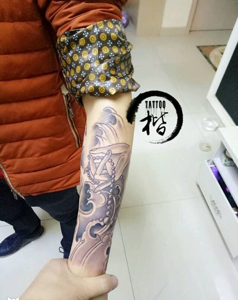 包小臂纹身图片