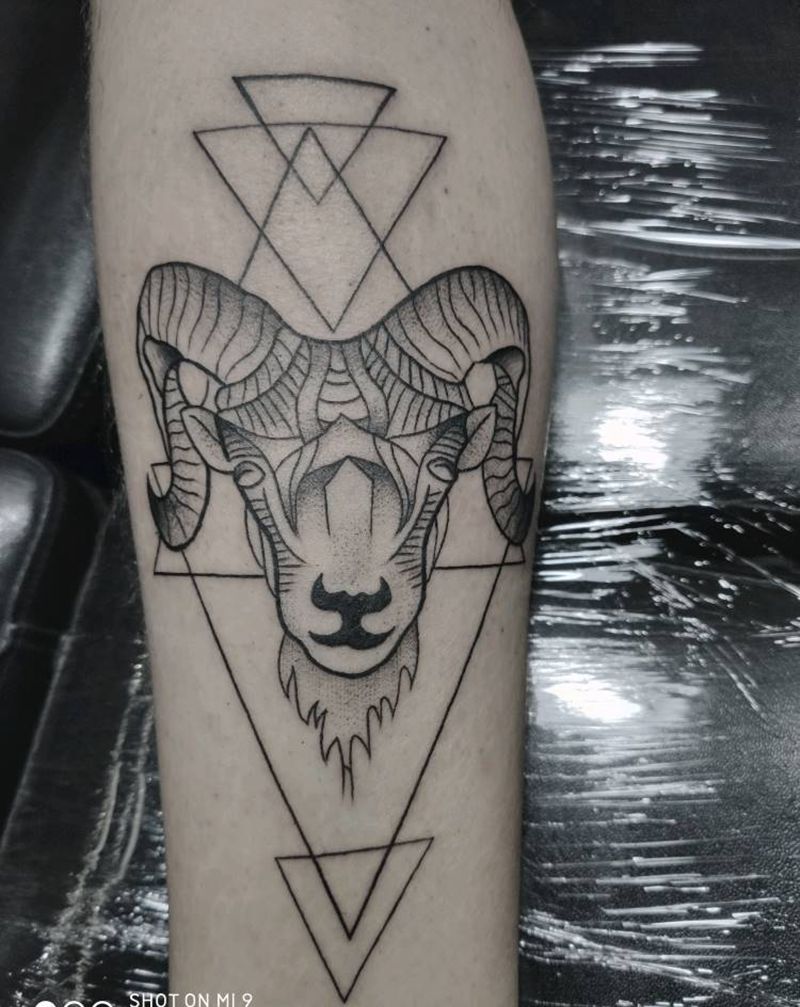 羊老壳纹身图片_腿部点刺纹身图案