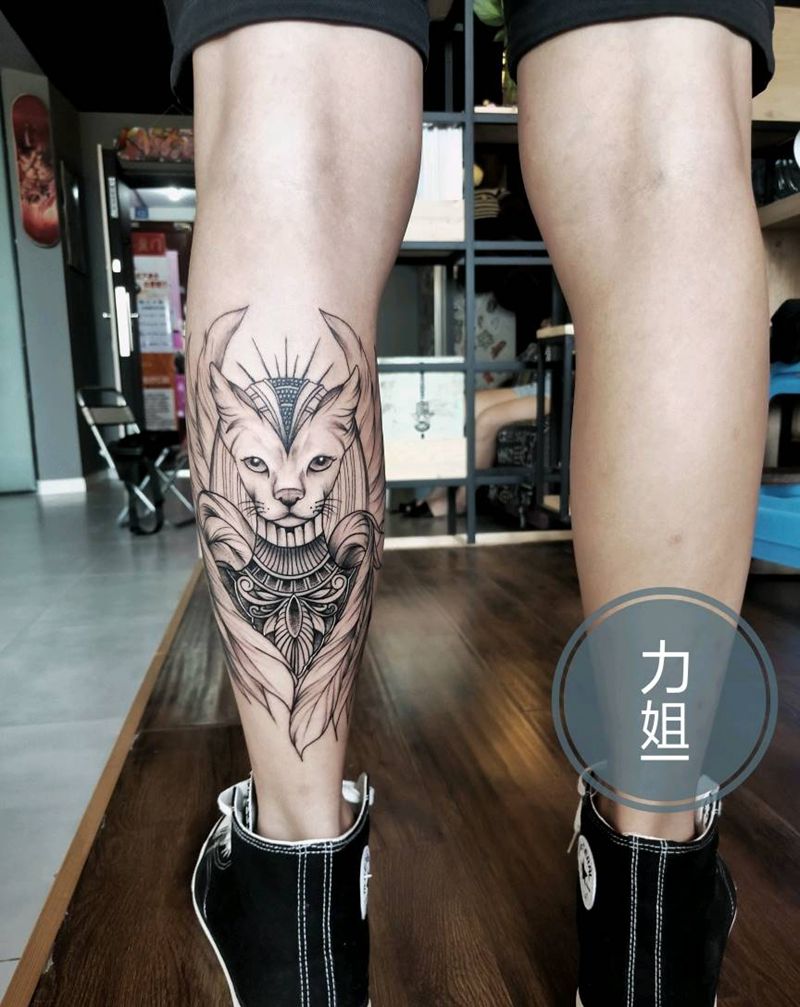 猫纹身图片_腿部点刺纹身图案