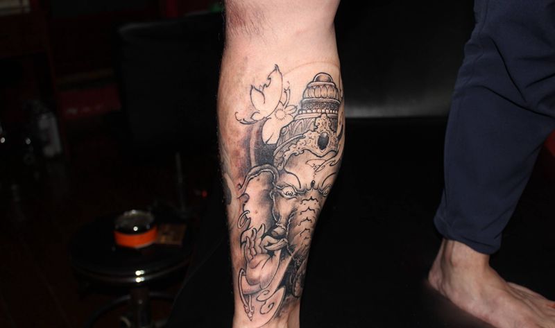 象神纹身图片_腿部新传统水墨纹身图案