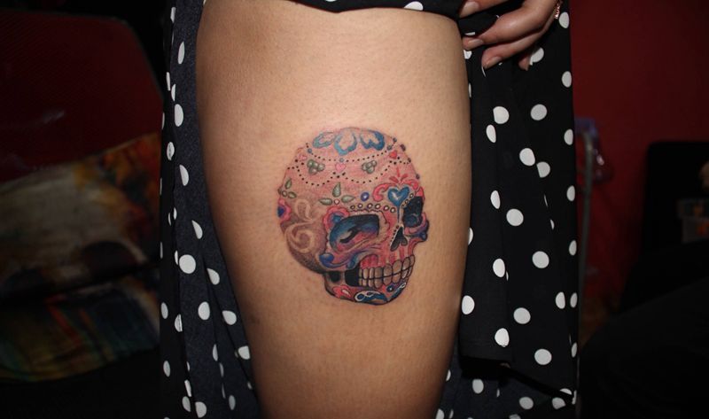 墨西哥骷髅纹身图片_腿部欧美写实水彩纹身图案