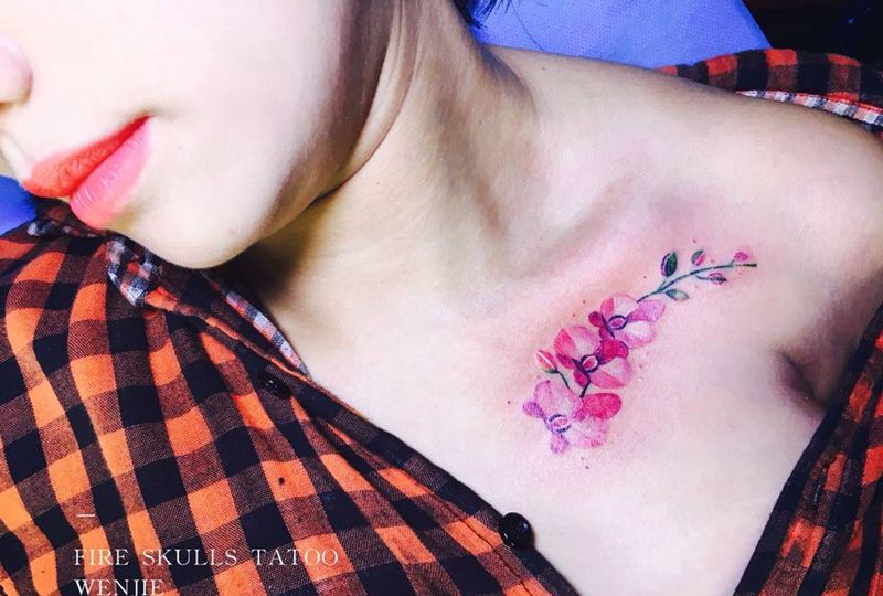 人美还是花美纹身图片_成品肩部腿部清新植物花纹身图案