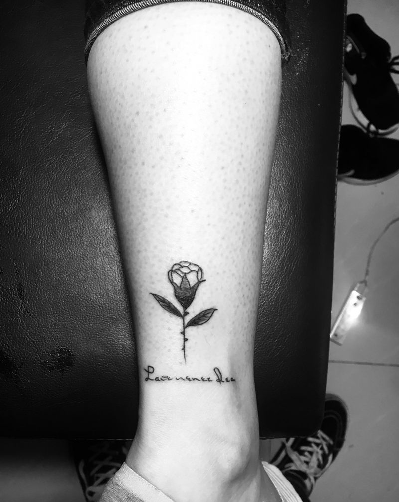 花纹身图片_成品手稿腿部脚部清新植物字符纹身图案