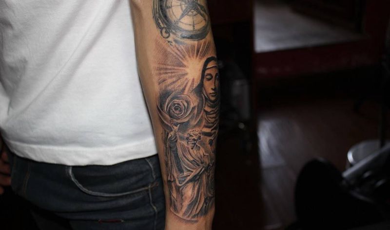 欧美 圣母 神像 玫瑰纹身图片_成品手臂手部欧美写实肖像人物宗教鬼神图腾纹身图案