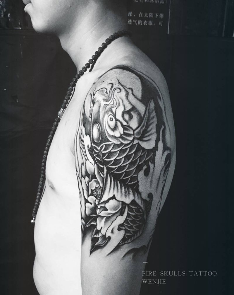 莲花鲤鱼纹身图片_手臂成品传统动物火骷髅自贡纹身图案