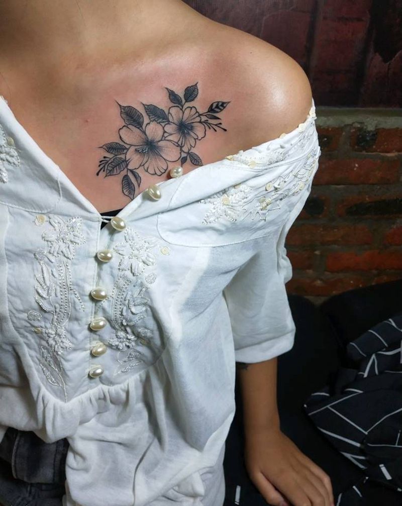 素花纹身图片_胸部纹身图案