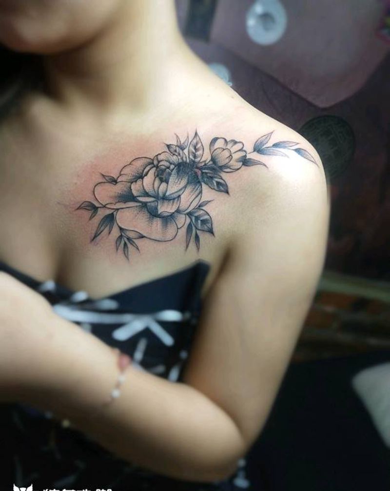 素花遮盖纹身图片_胸部纹身图案