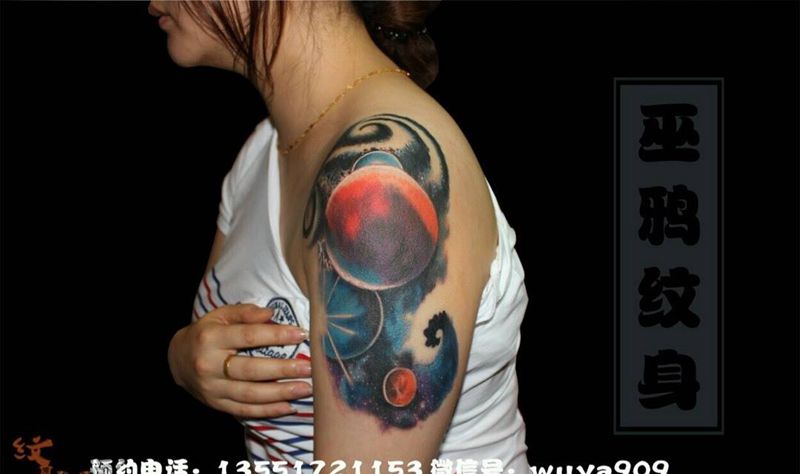 重彩星空纹身图片_手臂欧美写实水彩纹身图案