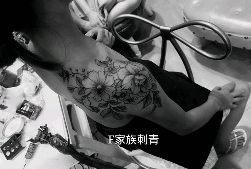 肩花纹身图片_肩部纹身图案