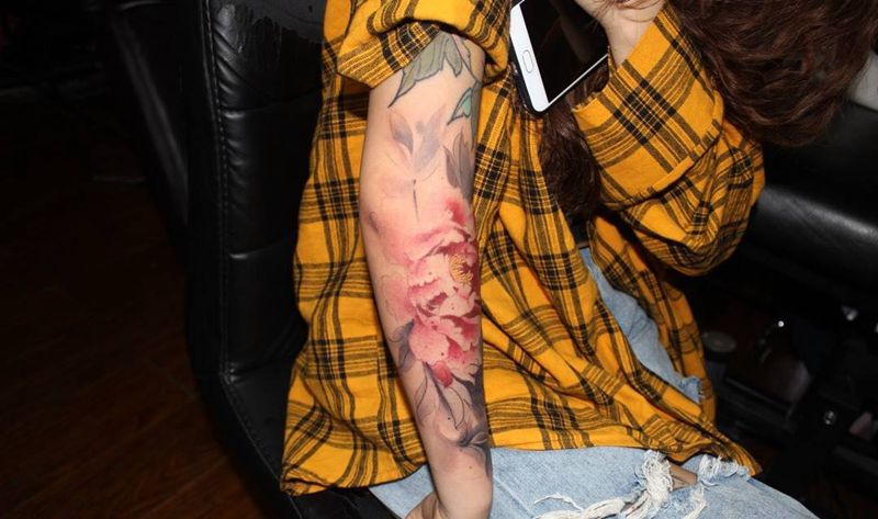 水墨国画牡丹小臂纹身图片