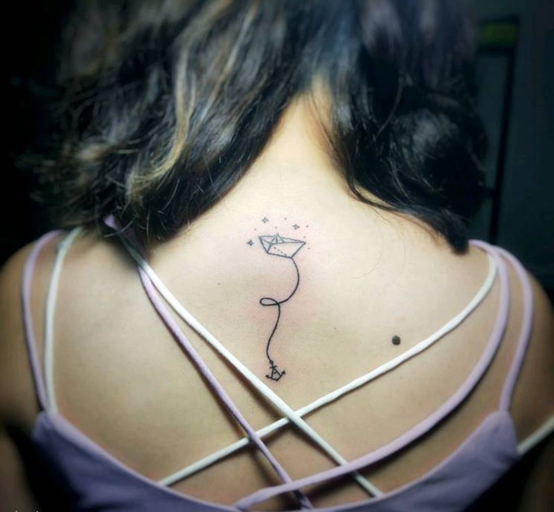 小清新纹身图片_背部清新几何纹身图案