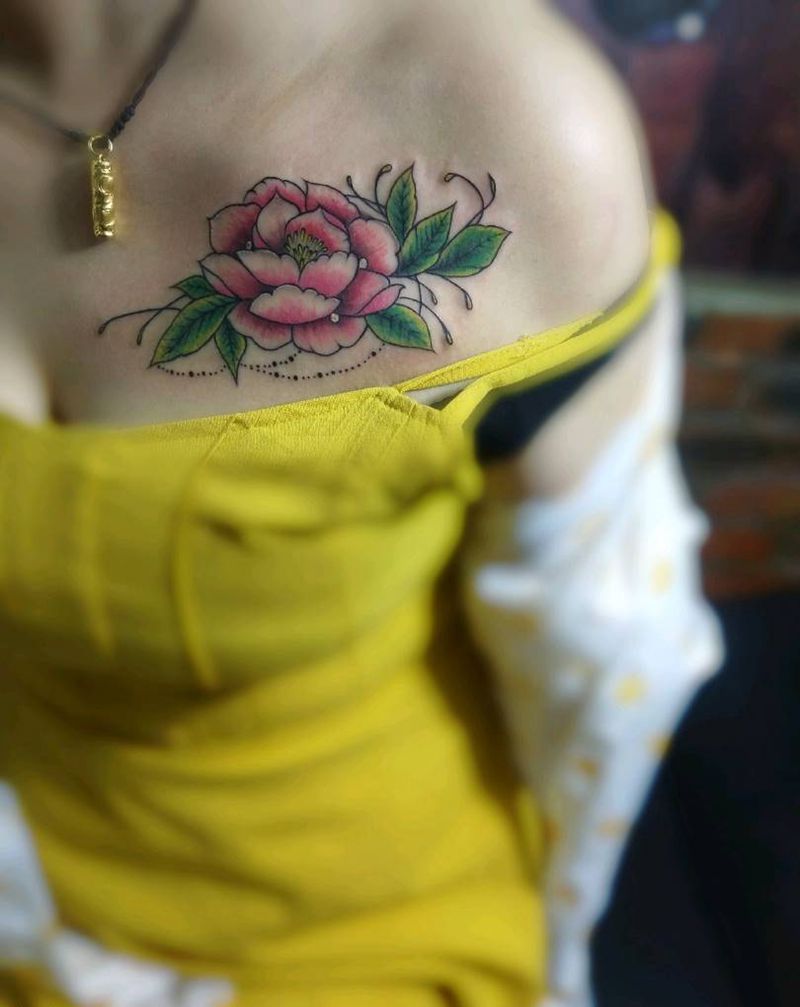 花纹身图片_胸部纹身图案