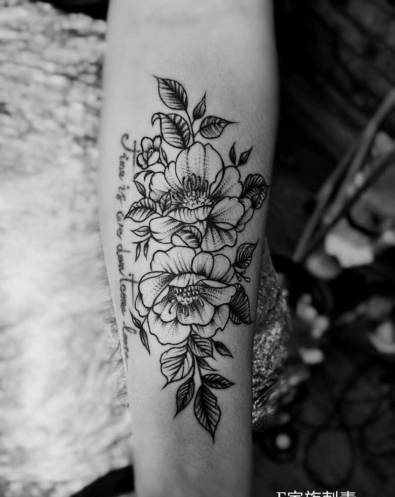 素花花纹身图片_手部纹身图案