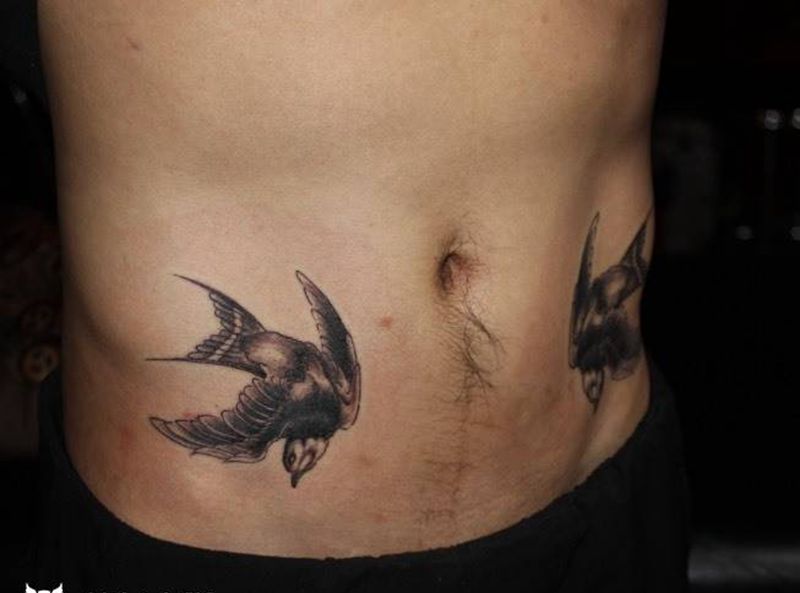 燕子遮盖旧纹身纹身图片