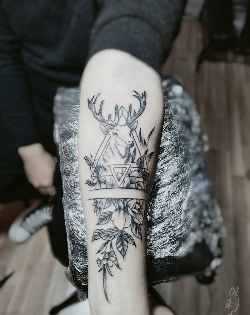 鹿头纹身图片_手臂纹身图案