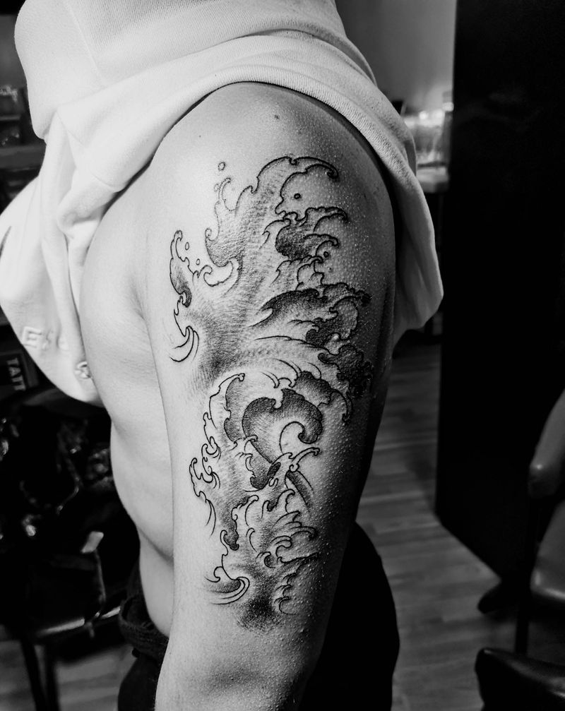 浪纹身图片_手臂纹身图案