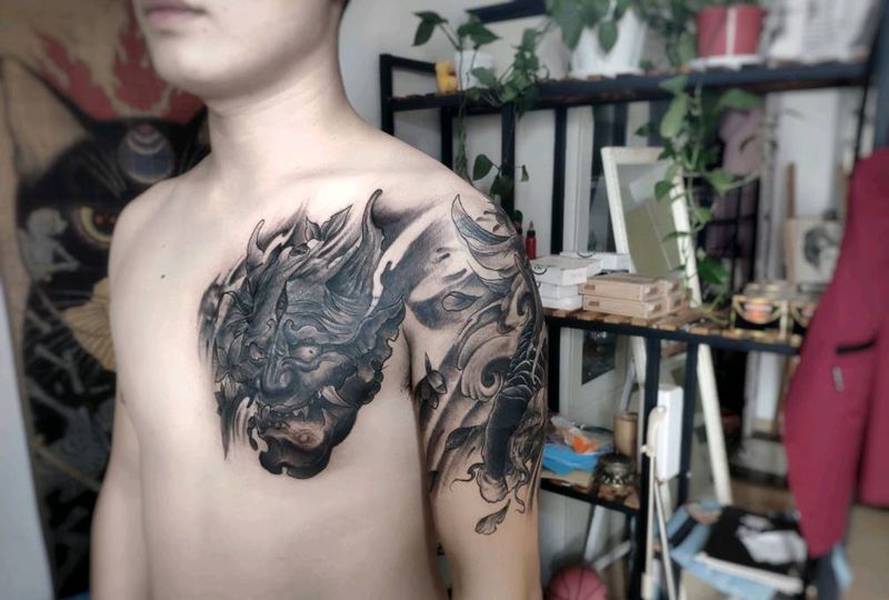 半甲遮盖纹身图片_手臂胸部老传统纹身图案