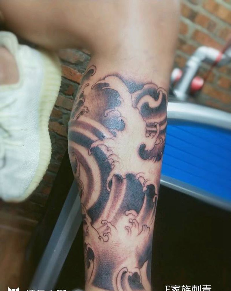 浪纹身图片_腿部纹身图案