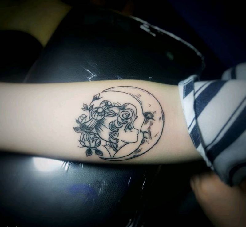 月亮纹身图片_手臂清新人物纹身图案