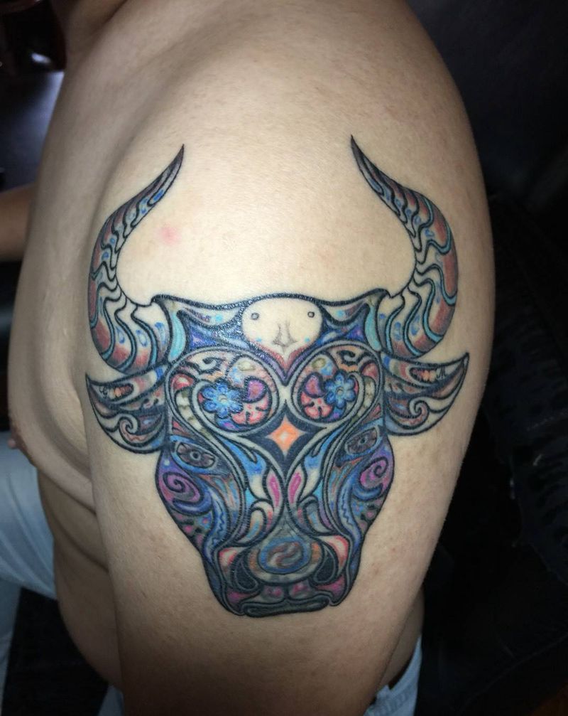 五彩牛头未完成纹身图片_手臂欧美清新几何动物图腾纹身图案