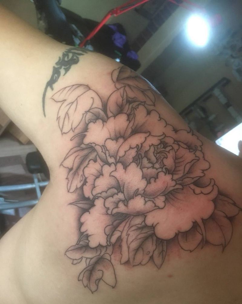 牡丹纹身图片_成品手稿肩部背部传统植物牡丹纹身图案