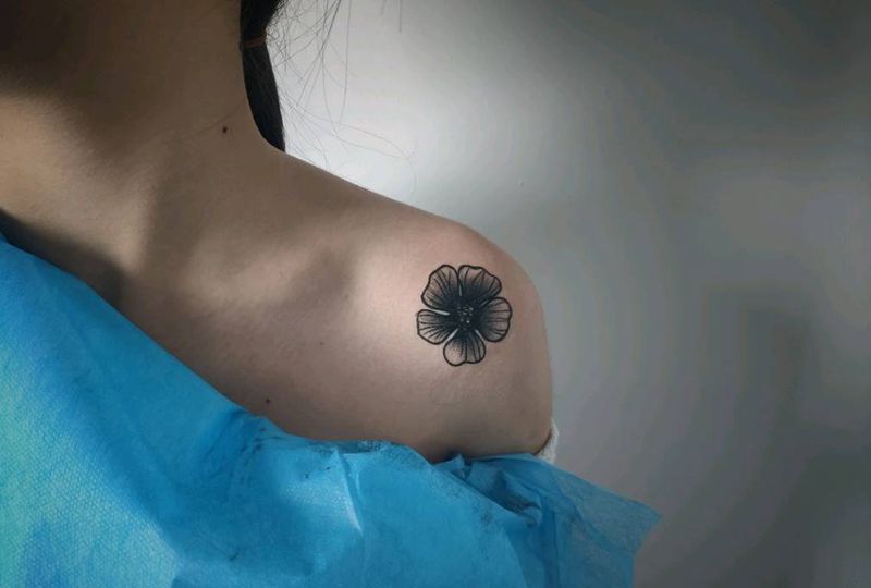 花纹身图片_肩部Old School纹身图案