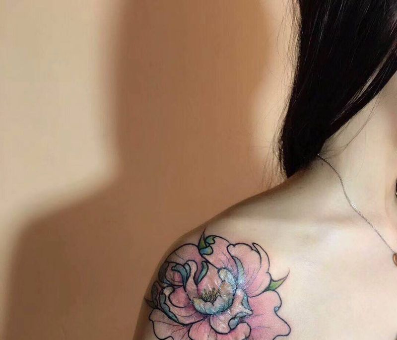 遮盖伤疤纹身图片_成品手稿遮盖牡丹植物传统清新肩部纹身图案