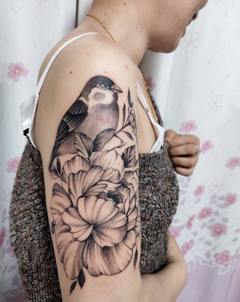 花与鸟纹身图片_手臂点刺花鸟纹身图案