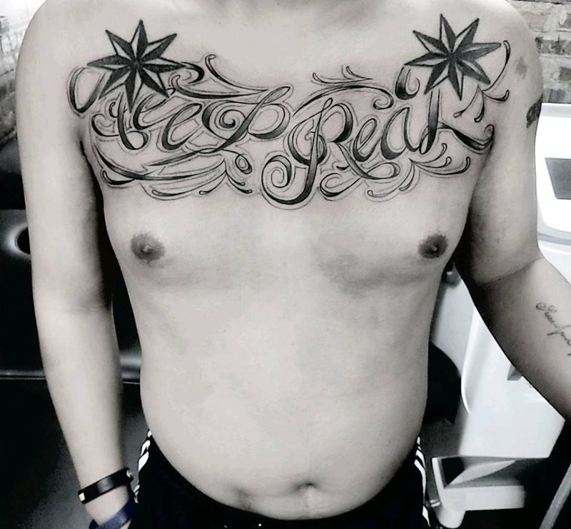 花体花胸纹身图片_胸部纹身图案