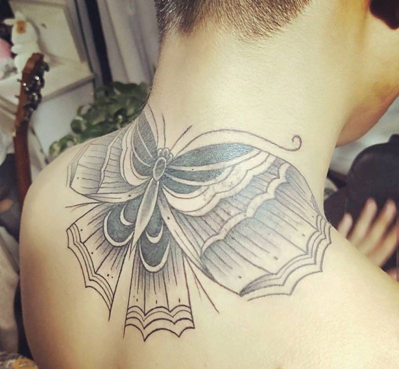 颈部遮盖纹身图片_颈部Old School纹身图案