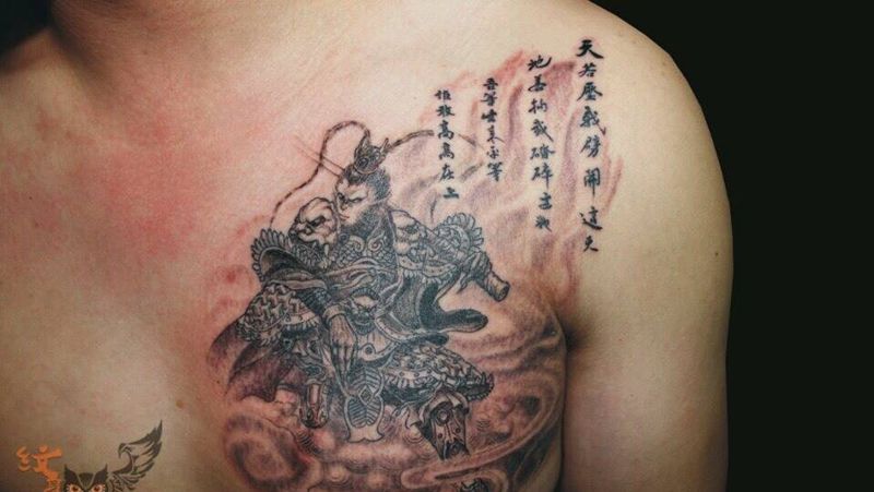 无天 微雕版纹身图片_胸部新传统欧美写实纹身图案