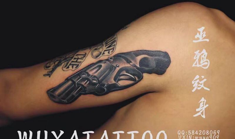 左轮纹身图片_成品手部手臂写实欧美肖像静物纹身图案