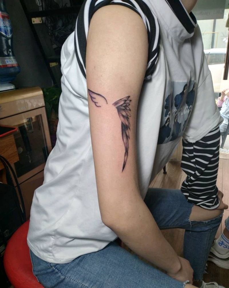 翅膀纹身图片_手臂纹身图案