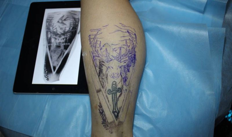 鹿 遮盖 点刺纹身图片