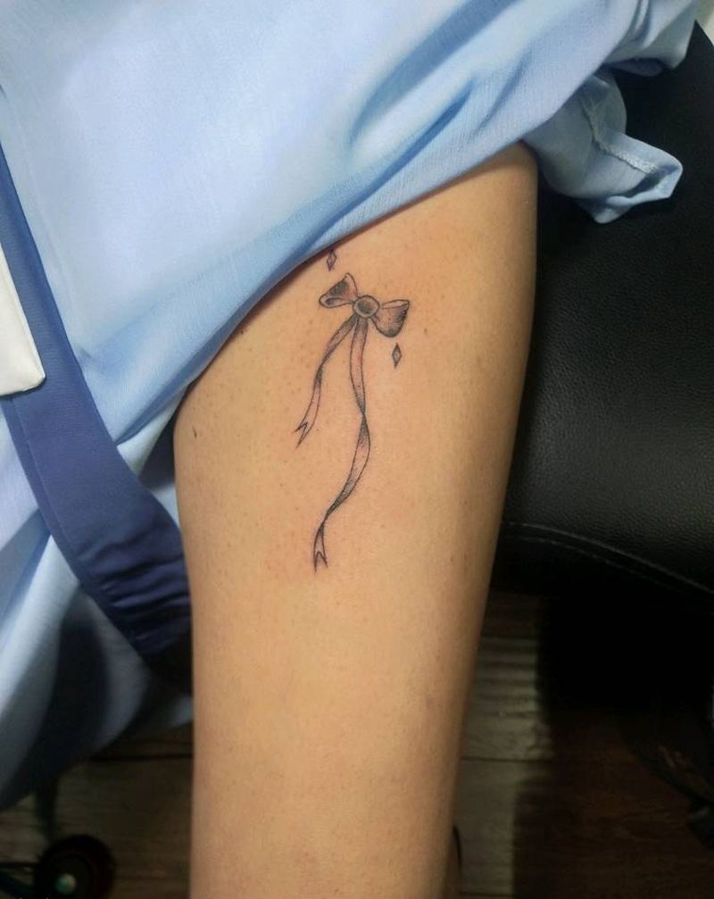 蝴蝶结纹身图片_腿部纹身图案