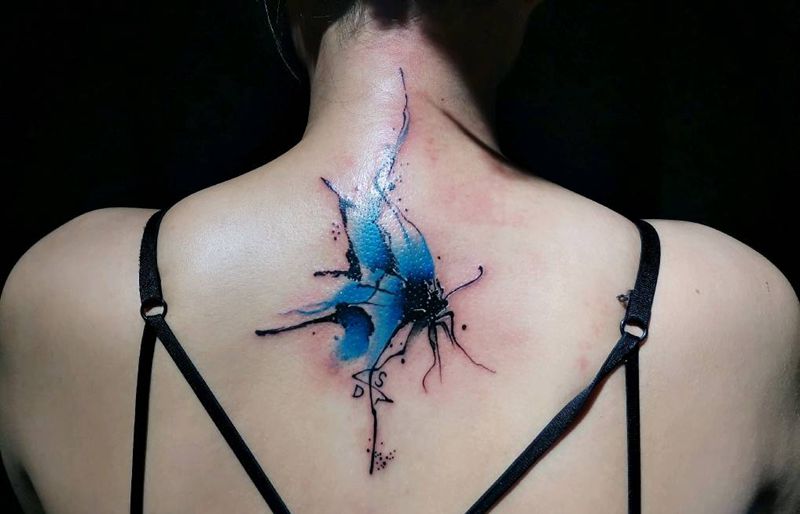 蝴蝶纹身图片_背部水墨水彩纹身图案