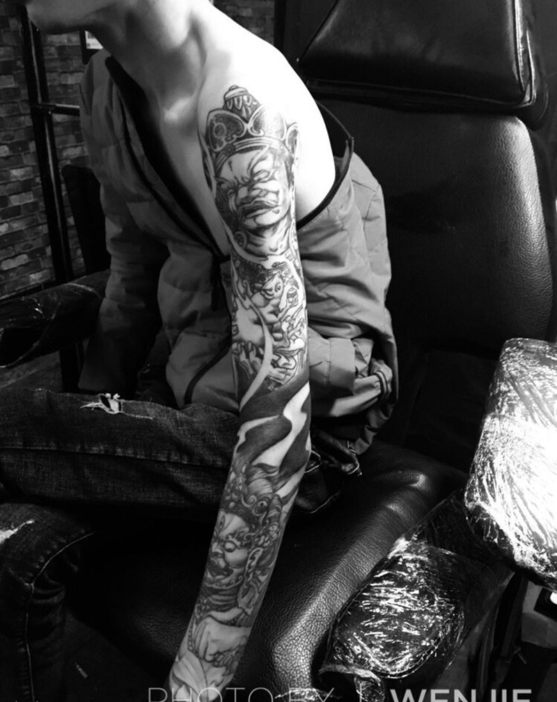 花臂添加纹身图片_成品手臂传统人物火骷髅纹身图案