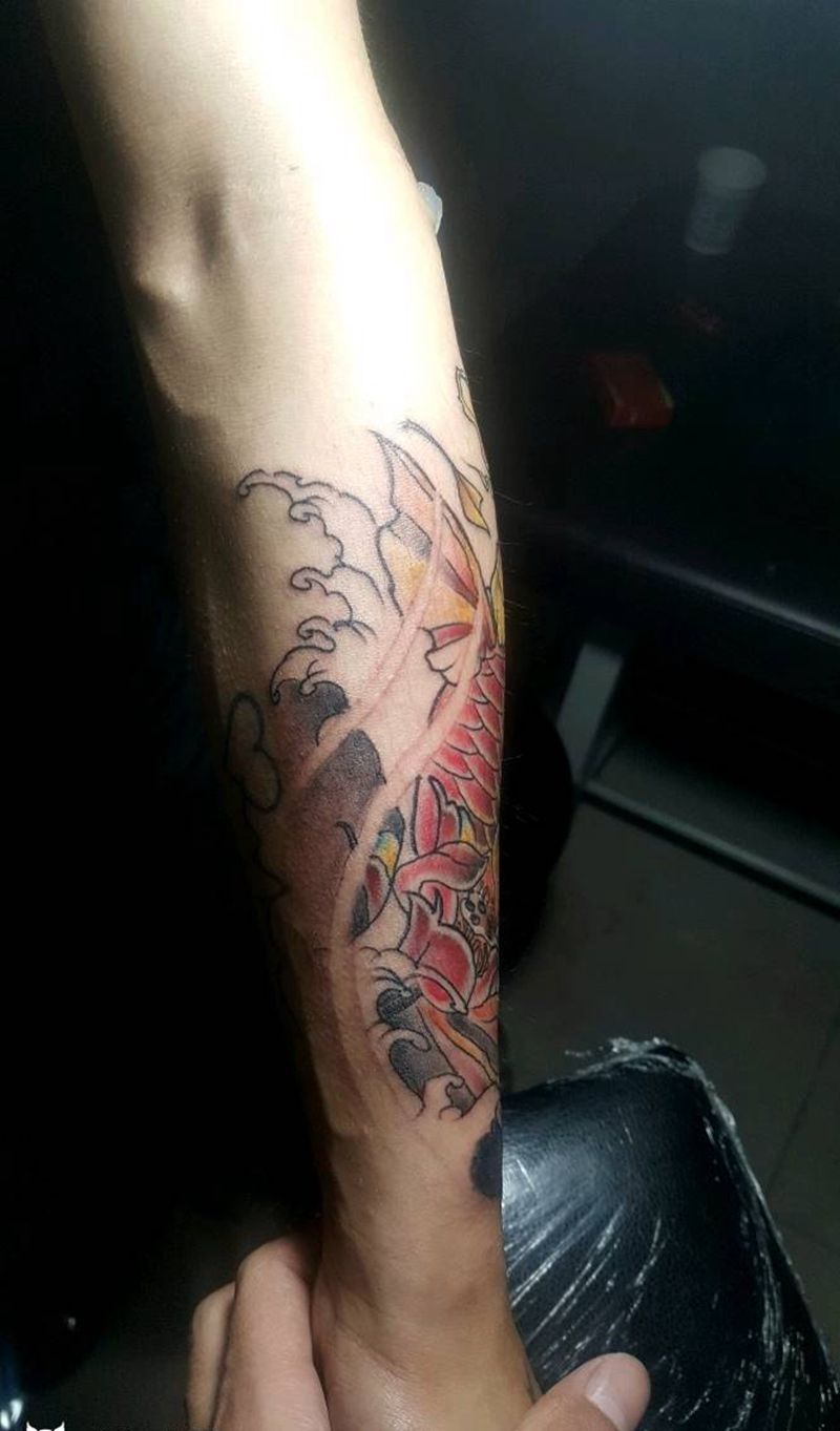 小臂锦鲤纹身图片_手臂腿部传统动物鲤鱼锦鲤成品纹身图案