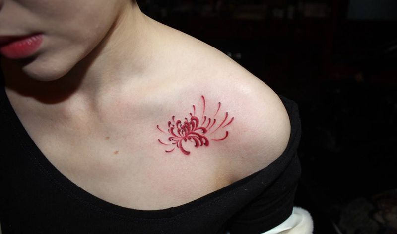 彼岸花纹身图片_成品胸部欧美传统清新国画植物静物肩部纹身图案