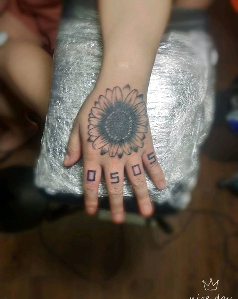 太阳花纹身图片_手部纹身图案
