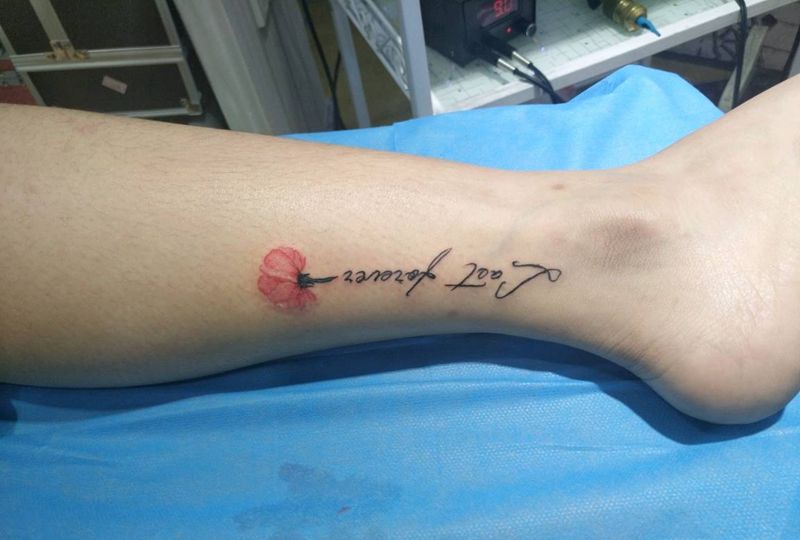 花花纹身图片_腿部花体字字体纹身图案